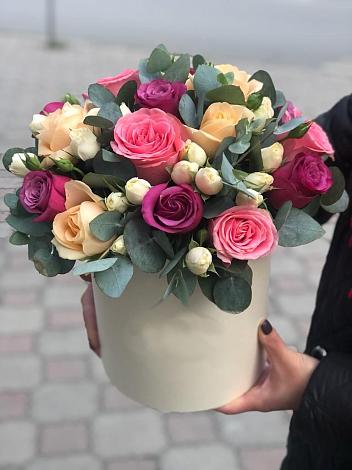 Цветочная композиция из Розы в шляпной коробке в Егорово