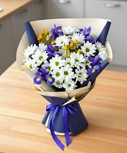 Букет цветов из:  Розы, Ирисы и Хризантемы в Егорово